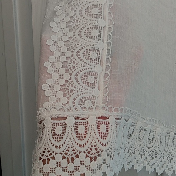 Lace Embellished Sleeveless White Top - Picture 9 of 12